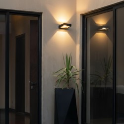 kelvo® AURA KLV-101-0116 Φωτιστικό Τοίχου / Απλίκα LED 7W 875lm 45° AC 220-240V Αδιάβροχο IP65 Θερμό Λευκό 2700K - Bridgelux COB Chip & TÜV SÜD Driver - Μαύρο Ματ - Μ13 x Π15 x Υ4.5cm - 5 Χρόνια Εγγύηση